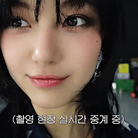 Helmets kpop idol newjeans danielle GIF