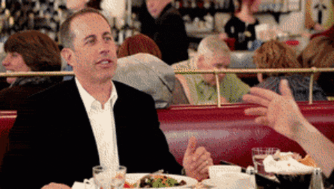 News Sebrae - Edição 54 - GIF de homem olhando a conta de restaurante e arregalando os olhos.