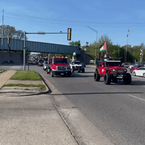 Motorists Wave Palestinian Flags and Blare Car Horns in Chicago Suburb