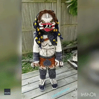 Crochet-lien vs Predator: Boy Dresses in Amazing Homemade Predator Costume