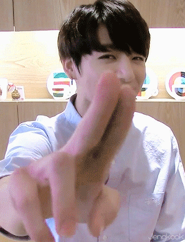 jungkook GIF