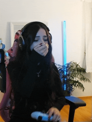 Leyah_chan reaction angry wtf twitch GIF