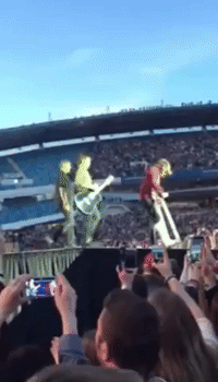 Foo Fighters Frontman Finishes Concert With Broken Leg