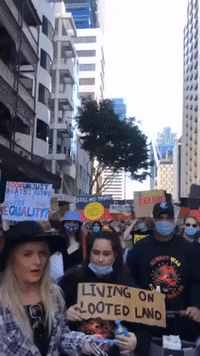 'Living on Looted Land': Black Lives Matter Protesters Gather in Queensland, Australia