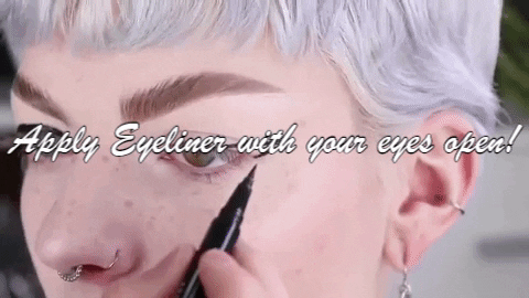yosmarylunarivas giphygifmaker make up tips hooded eyes GIF