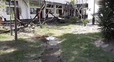 Buildings Destroyed, Many Displaced After 2nd Earthquake in Indonesia