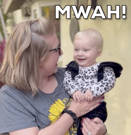 laurarike love giphygifgrabber love you kisses GIF