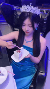Bigfacesisi3 GIF