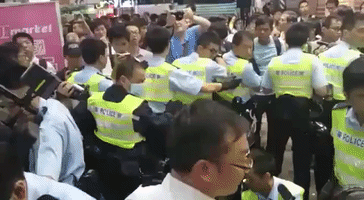 Protesters Turn 'Shoppers' on Return to Mong Kok