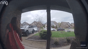Amazon Driver Scares Girl in Driveway While Dropping Off Package
