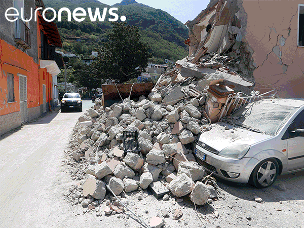 Italy Earthquake GIF by euronews