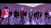 k-pop v GIF