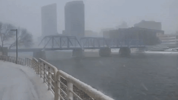 Winter Storm Brings Heavy Snow and Gusty Winds to Grand Rapids, Michigan