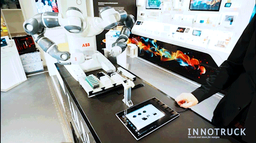 Robot Coworking GIF by InnoTruck