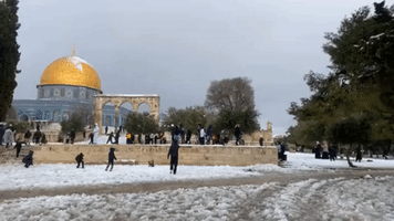 Snowballs Fly at Dome of the Rock as Jerusalem Residents Enjoy Snow Day