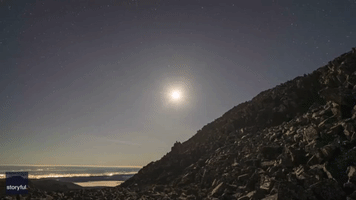 Mesmerizing Timelapse Captures Milky Way Shining Over Tasmania