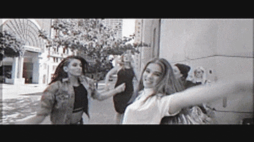 hailee steinfeld but i love this song GIF