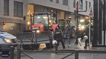 Tractors Drive Through Police Barricades in Brussels