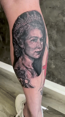 Tattoo Artist Inks 'Patriot' Customer With Queen Elizabeth Tribute