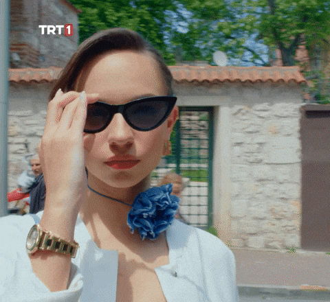 Happy Fashion GIF by TRT