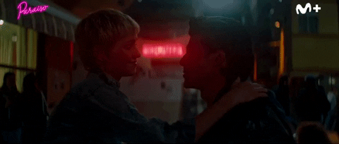 Pareja Kiss GIF by Movistar Plus+