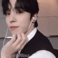 Ateez Yunho GIF