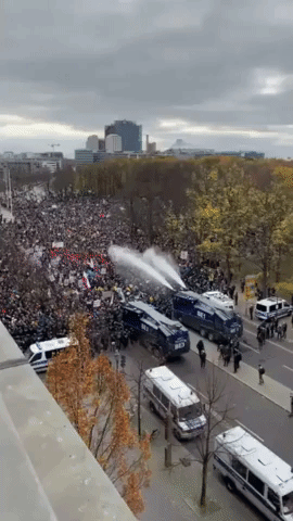 Police Use Water Cannon on Anti-Lockdown Protesters in Berlin