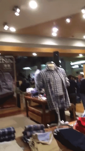 Shoppers Evacuate Santiago Mall After 8.3 Magnitude Quake