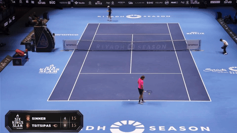 Jannik Sinner flashed a 'sinister' smile with a brilliant backhand down the line!