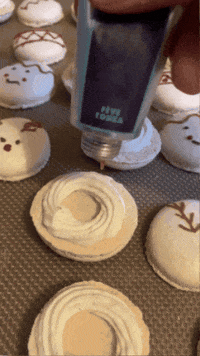 Trait-tartine caramel bretagne macaron patisserie GIF