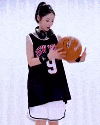 Jinsoul Balling GIF