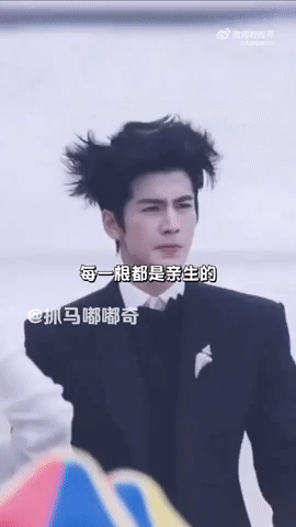 Взрывная причёска Чжан Лин Хэ стала мемом 2 Взрывная причёска Чжан Лин Хэ стала мемом