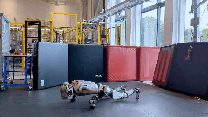 cagonzva giphyupload robots boston dynamics GIF
