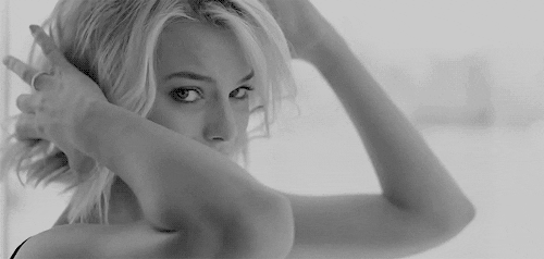 margot robbie GIF