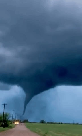 Storm Chaser Captures Formation of EF-Tornado