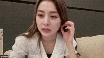 Helmets kpop idol girl group le sserafim GIF