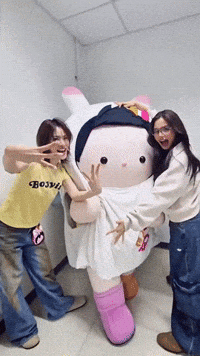 Emibonnieany GIF