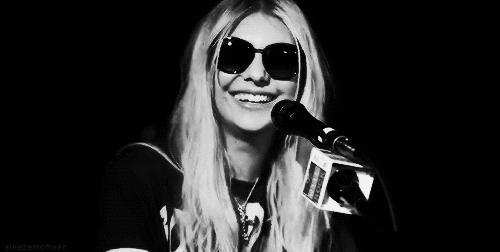 taylor momsen GIF