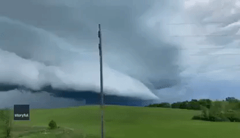 Shelf Cloud Rolls Over Green City, Missouri