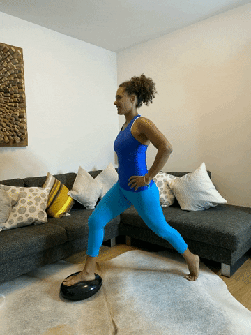 IngridBergerKaNalu giphygifmaker lunge kniebeuge GIF