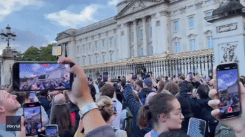 Crowd Sings 'God Save the Queen' Outside Buckingham Palace After Death of Elizabeth II Announced
