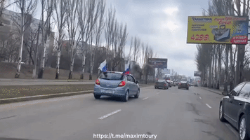 Vehicles Carrying Russian Flags Seen Driving Through Donetsk