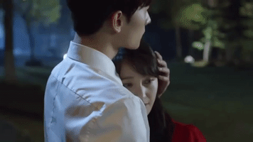 wei wei yi xiao hen qing cheng GIF