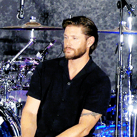 aborddelimpala sassy jensen ackles aborddelimpala GIF