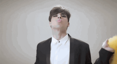 quenotehagabobo giphyupload la divaza cachete al suelo GIF