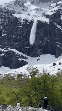 Spectacular Avalanche 'Thunders' Down Argentine Mountain