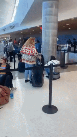 Travelers Report Long Lines at Houston's Hobby Airport