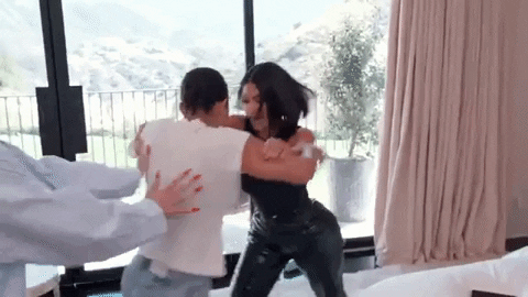 FebreTeen giphygifmaker fight kim kardashian keeping up with the kardashians GIF