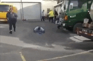 Winner Running GIF by Bermemes