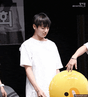 jungkook GIF